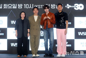 【フォト】ポーズを取る『WORLD OF STREET WOMAN FIGHTER』の出演者たち