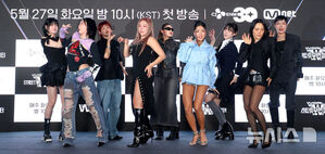 【フォト】ポーズを取る『WORLD OF STREET WOMAN FIGHTER』の出演者たち