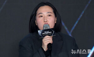 【フォト】ポーズを取る『WORLD OF STREET WOMAN FIGHTER』の出演者たち