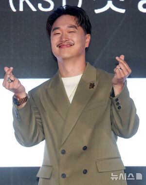 【フォト】ポーズを取る『WORLD OF STREET WOMAN FIGHTER』の出演者たち