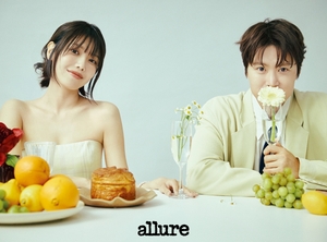 【フォト】結婚披露宴のような雰囲気の少女時代スヨン×コン・ミョン、まさに目の保養