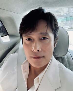 イ・ビョンホン、ありのままの自撮り写真公開 「イ・ミンジョンが何か言いそう」