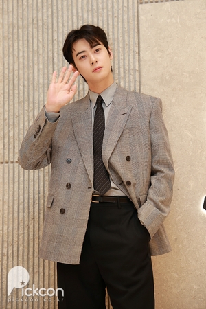 徴兵：28歳のASTROチャウヌ、7月28日陸軍軍楽隊に入隊…2027年1月除隊予定