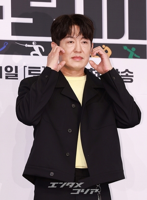 【フォト】ホ・ソンテ、シックに「ほっぺハート」