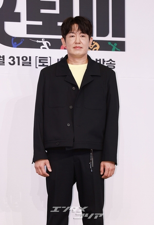 【フォト】ホ・ソンテ、シックに「ほっぺハート」