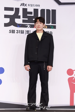 【フォト】ホ・ソンテ、シックに「ほっぺハート」