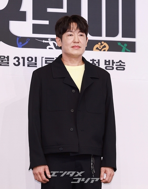 【フォト】ホ・ソンテ、シックに「ほっぺハート」