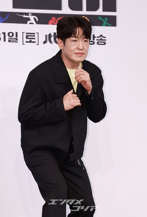 【フォト】ホ・ソンテ、シックに「ほっぺハート」