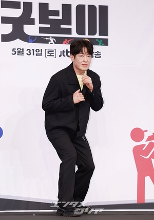 【フォト】ホ・ソンテ、シックに「ほっぺハート」