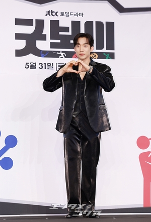 【フォト】フェンシングのメダリスト演じるイ・サンイ