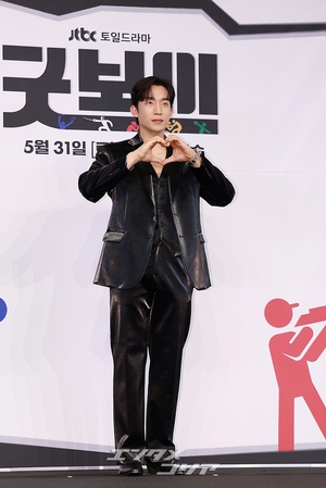 【フォト】フェンシングのメダリスト演じるイ・サンイ