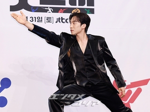 【フォト】フェンシングのメダリスト演じるイ・サンイ