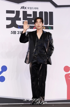 【フォト】フェンシングのメダリスト演じるイ・サンイ