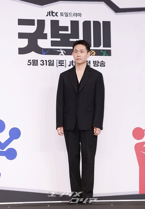 【フォト】オ・ジョンセ、カリスマあふれる黒の装い