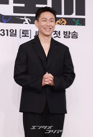 【フォト】オ・ジョンセ、カリスマあふれる黒の装い