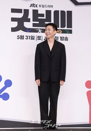 【フォト】オ・ジョンセ、カリスマあふれる黒の装い