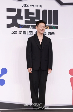 【フォト】オ・ジョンセ、カリスマあふれる黒の装い