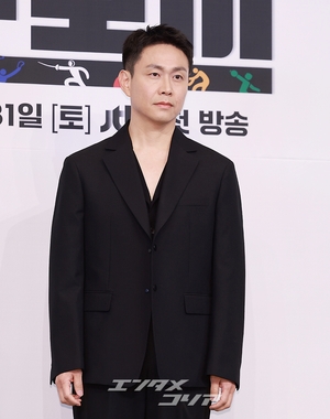 【フォト】オ・ジョンセ、カリスマあふれる黒の装い