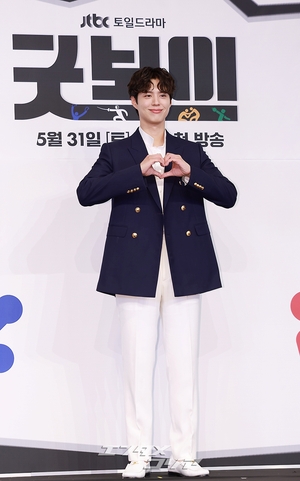 【フォト】ボクシング金メダリストのユン・ドンジュ役演じるパク・ボゴム