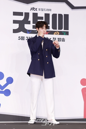 【フォト】ボクシング金メダリストのユン・ドンジュ役演じるパク・ボゴム