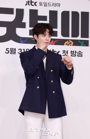 【フォト】ボクシング金メダリストのユン・ドンジュ役演じるパク・ボゴム