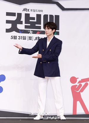 【フォト】ボクシング金メダリストのユン・ドンジュ役演じるパク・ボゴム