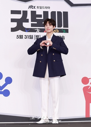 【フォト】ボクシング金メダリストのユン・ドンジュ役演じるパク・ボゴム