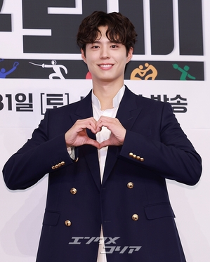 【フォト】ボクシング金メダリストのユン・ドンジュ役演じるパク・ボゴム