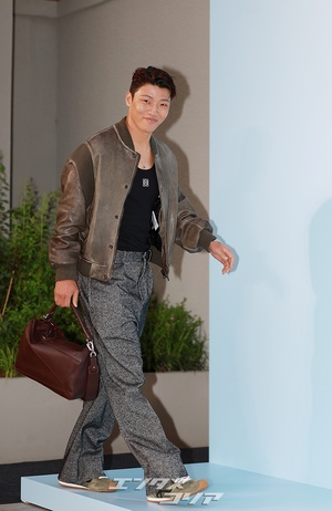 【フォト】サッカー韓国代表・黄喜燦選手　見事なフィジカル