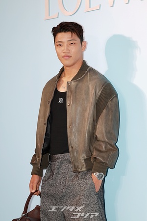 【フォト】サッカー韓国代表・黄喜燦選手　見事なフィジカル