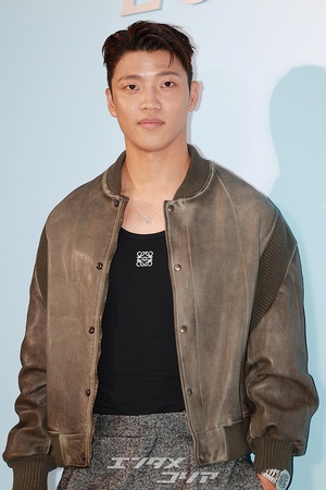 【フォト】サッカー韓国代表・黄喜燦選手　見事なフィジカル