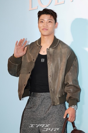 【フォト】サッカー韓国代表・黄喜燦選手　見事なフィジカル