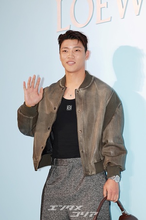 【フォト】サッカー韓国代表・黄喜燦選手　見事なフィジカル