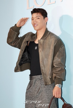 【フォト】サッカー韓国代表・黄喜燦選手　見事なフィジカル