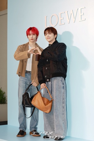 【フォト】BOYNEXTDOORテサン＆ウナク「クロスほっぺハート」