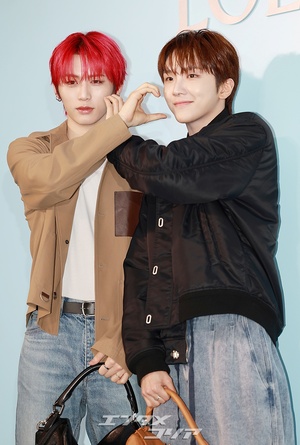 【フォト】BOYNEXTDOORテサン＆ウナク「クロスほっぺハート」