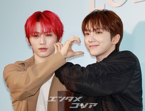 【フォト】BOYNEXTDOORテサン＆ウナク「クロスほっぺハート」