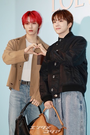 【フォト】BOYNEXTDOORテサン＆ウナク「クロスほっぺハート」