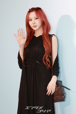 【フォト】aespaジゼル　シックな黒ドレスの女神