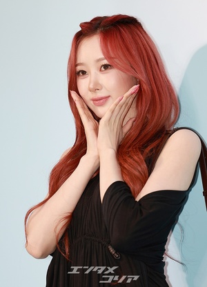 【フォト】aespaジゼル　シックな黒ドレスの女神