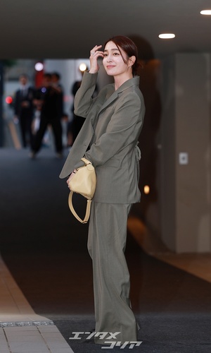 【フォト】イ・ミンジョン「ホントに二児のママ？」思わず二度見のビジュアル