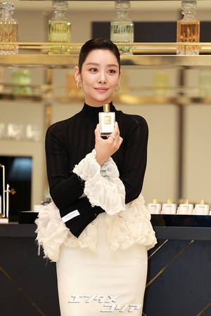 【フォト】チャ・ジュヨン、ブラック＆ホワイトの装いで圧倒的オーラ