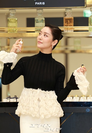 【フォト】チャ・ジュヨン、ブラック＆ホワイトの装いで圧倒的オーラ