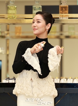 【フォト】チャ・ジュヨン、ブラック＆ホワイトの装いで圧倒的オーラ