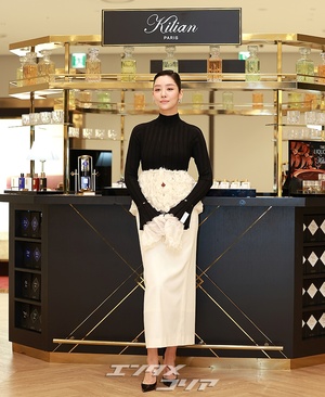 【フォト】チャ・ジュヨン、ブラック＆ホワイトの装いで圧倒的オーラ