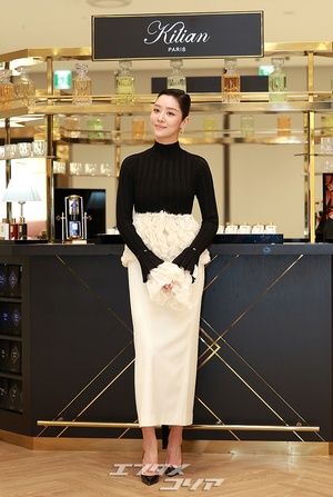 【フォト】チャ・ジュヨン、ブラック＆ホワイトの装いで圧倒的オーラ