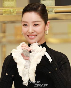 【フォト】チャ・ジュヨン、ブラック＆ホワイトの装いで圧倒的オーラ