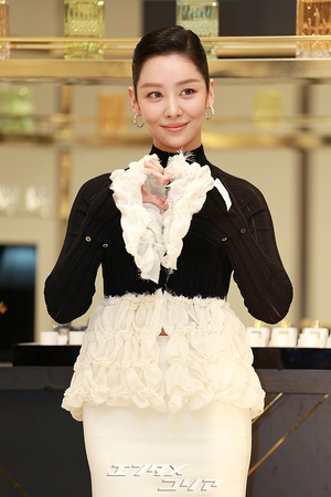 【フォト】チャ・ジュヨン、ブラック＆ホワイトの装いで圧倒的オーラ