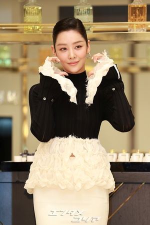 【フォト】チャ・ジュヨン、ブラック＆ホワイトの装いで圧倒的オーラ