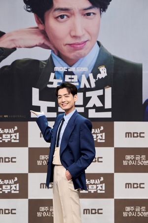 【フォト】まさに専門職専門俳優のチョン・ギョンホ、今度は労務士